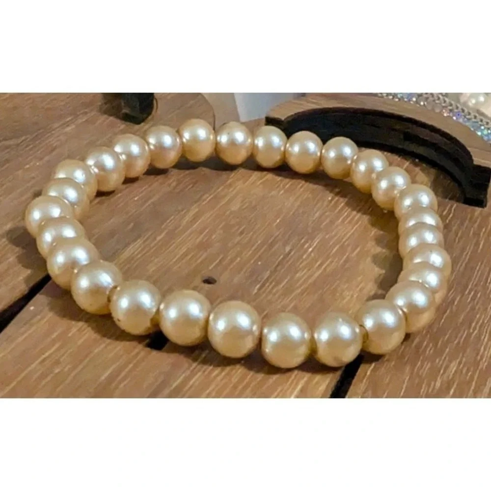 Vintage Faux Pearl Stretch Bracelet Champagne Cream Classic Stack Minimalist - Picture 3 of 4